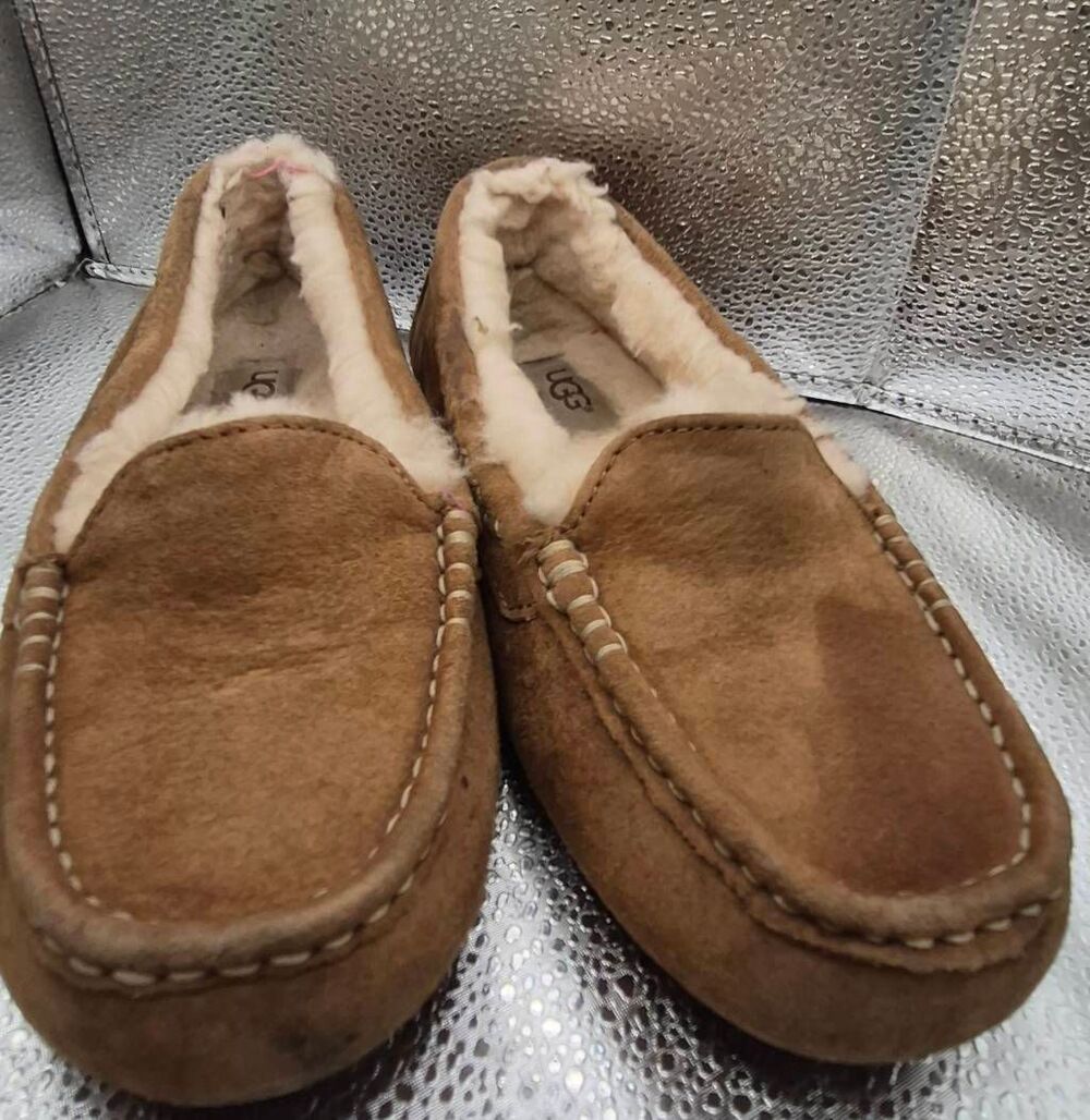 UGG - Picture 2 of 8